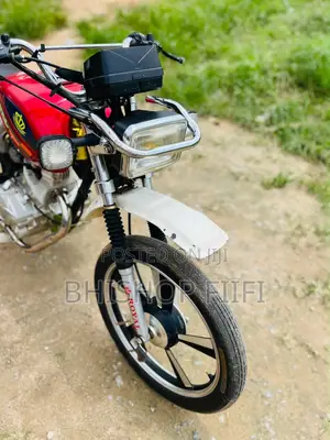 New Royal RY125 2025 Red