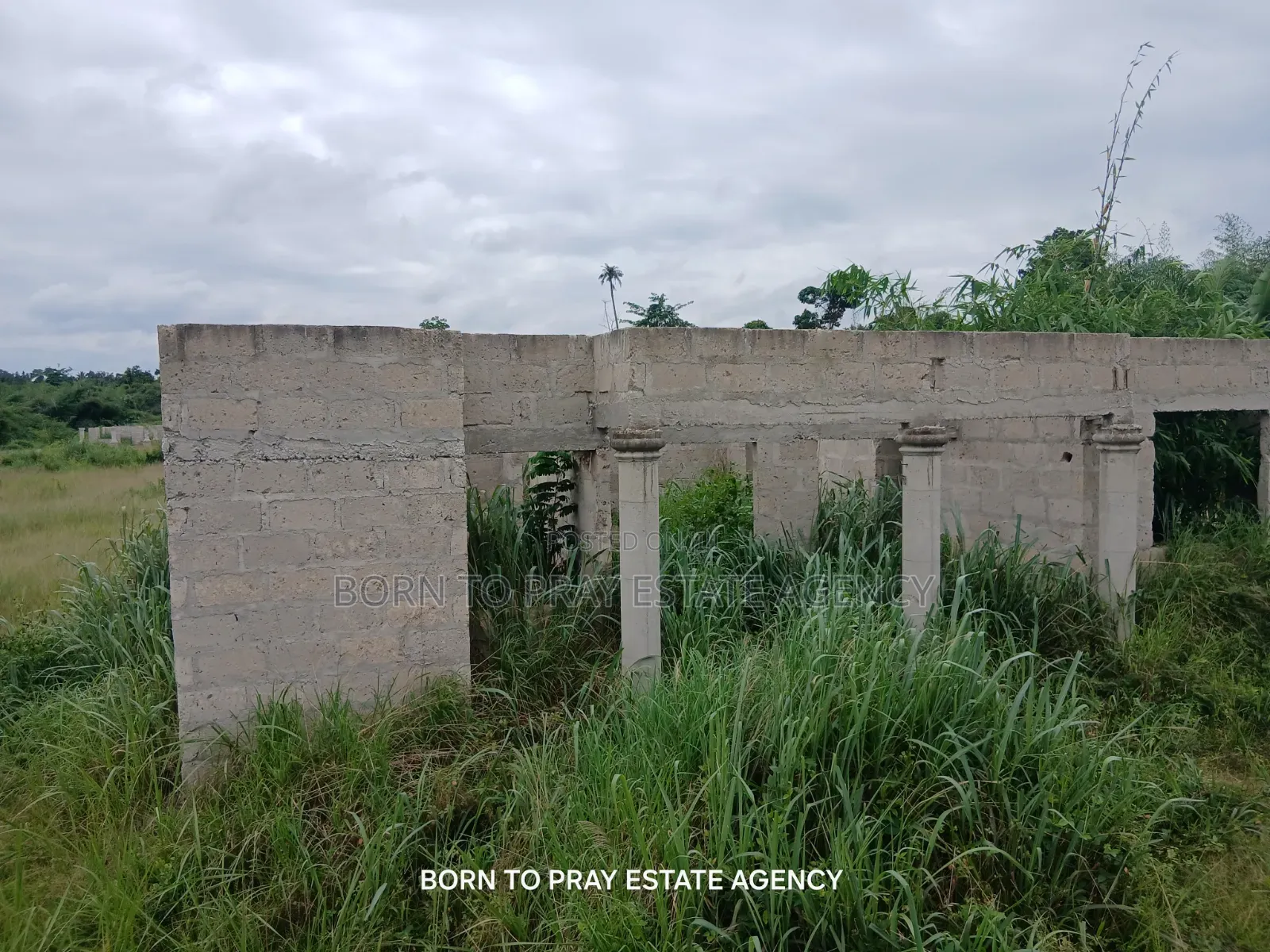 4bdrm House in Born to Pray Estate, Ejisu-Juaben Municipal for Sale
