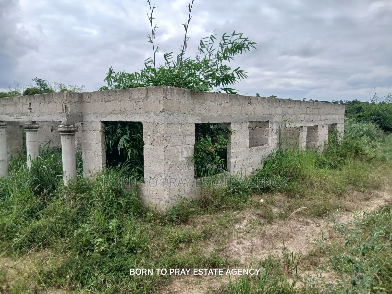 4bdrm House in Born to Pray Estate, Ejisu-Juaben Municipal for Sale