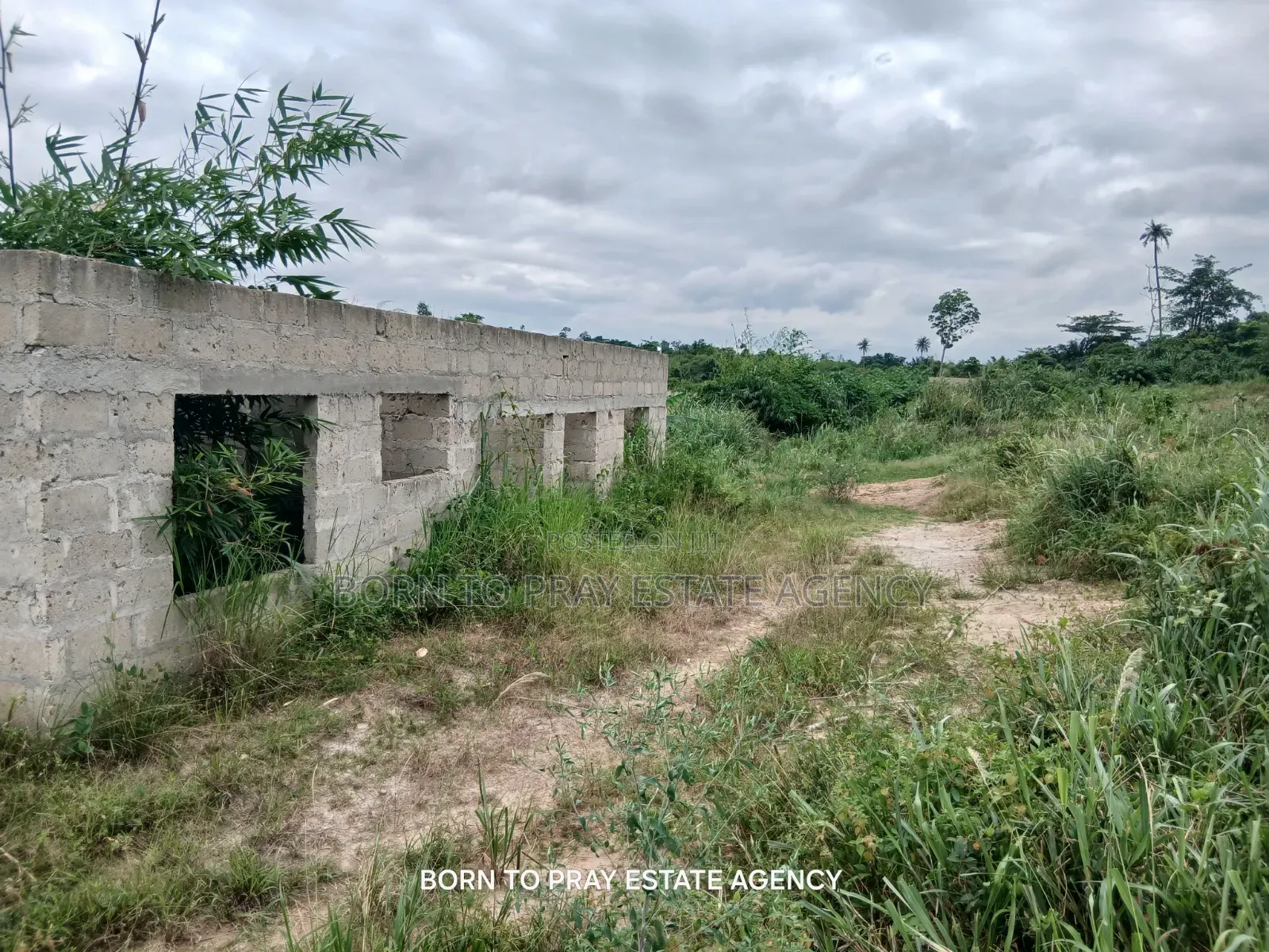 4bdrm House in Born to Pray Estate, Ejisu-Juaben Municipal for Sale