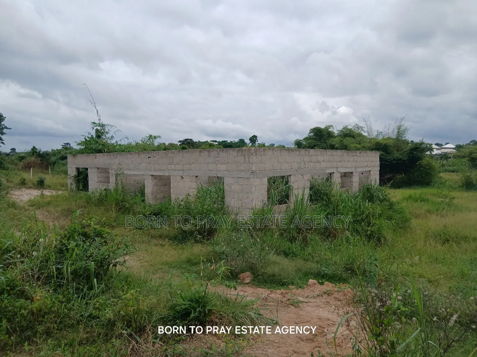 4bdrm House in Born to Pray Estate, Ejisu-Juaben Municipal for Sale