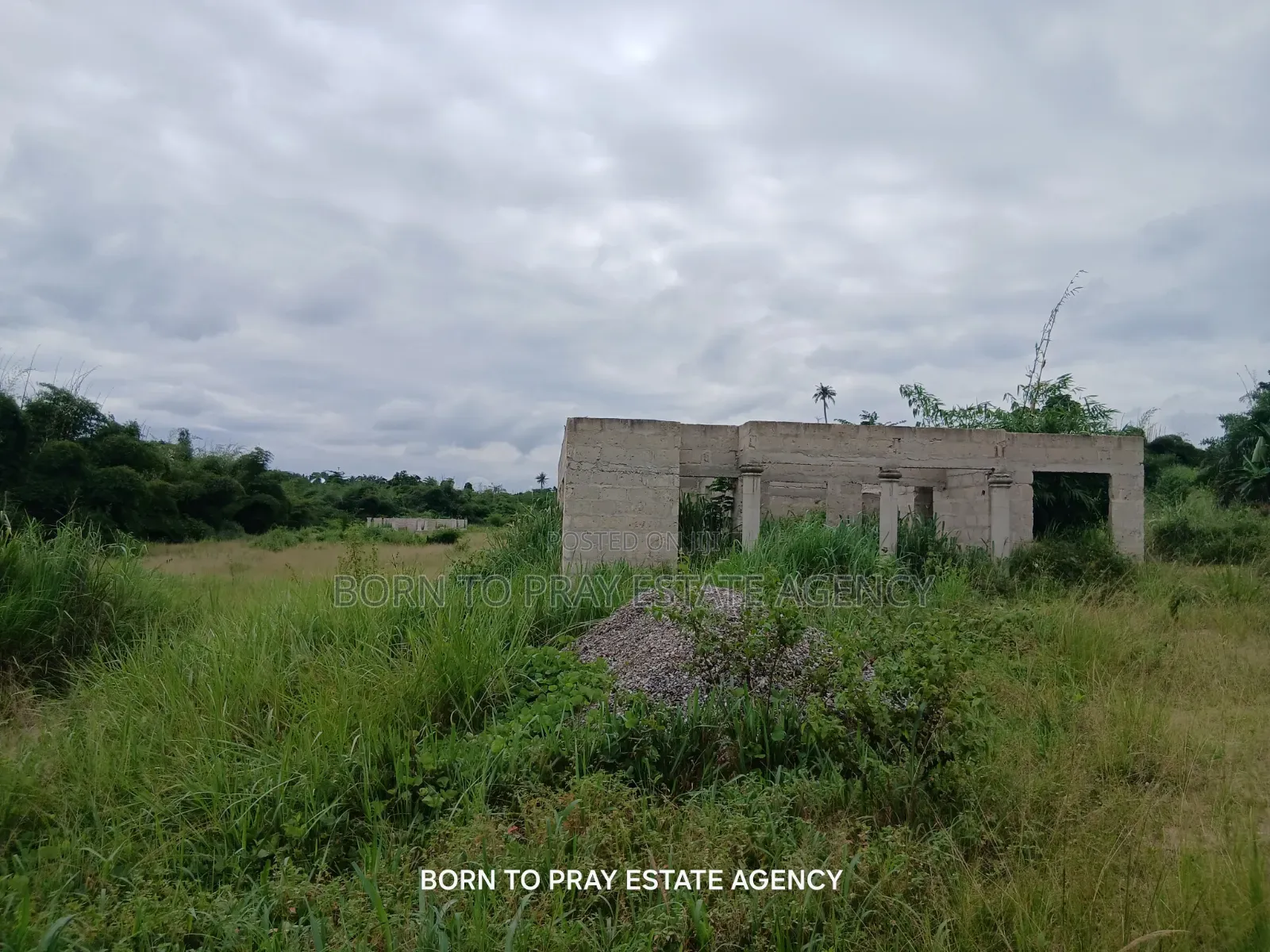 4bdrm House in Born to Pray Estate, Ejisu-Juaben Municipal for Sale