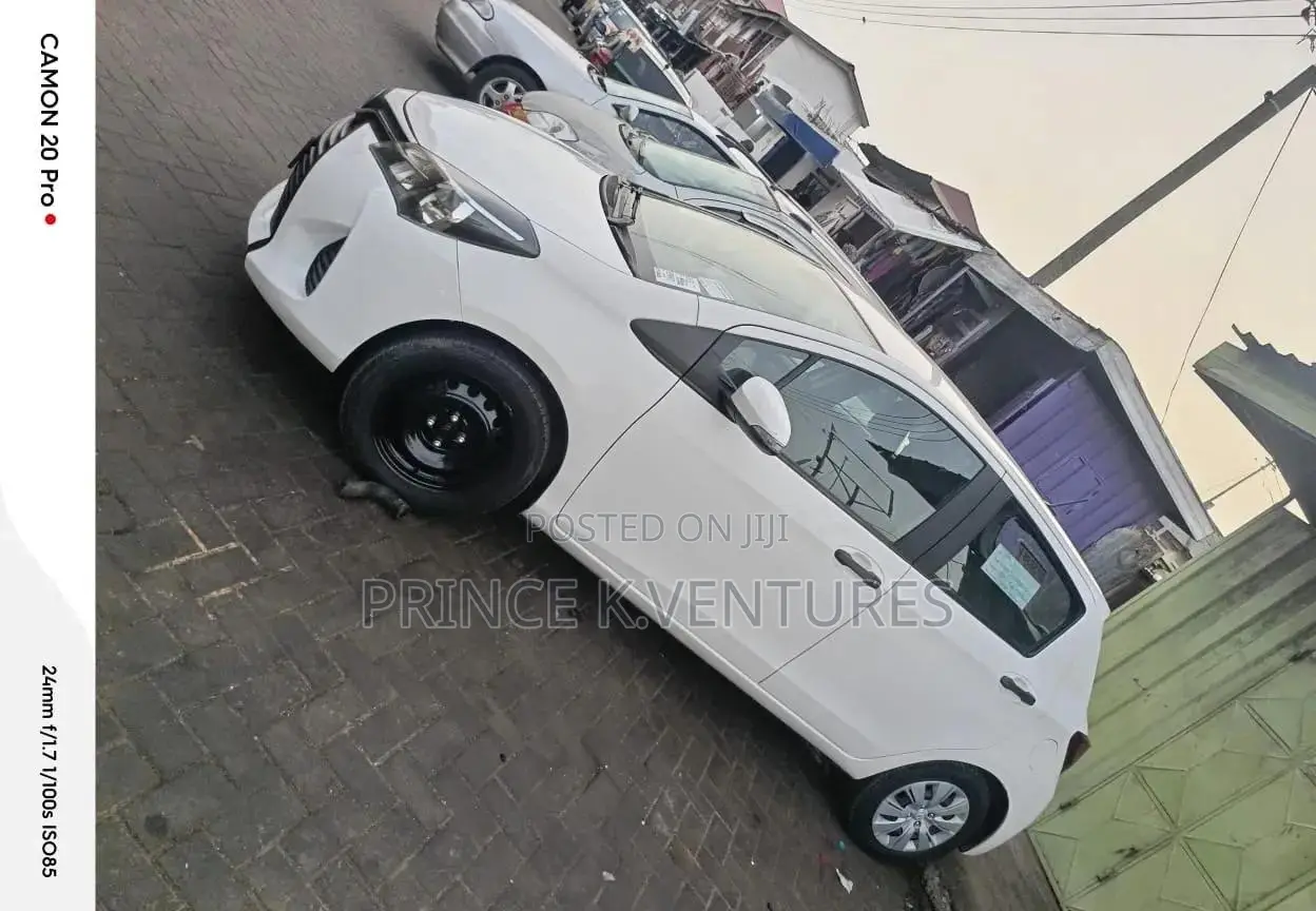Toyota Yaris L Hatchback 5dr 2015 White