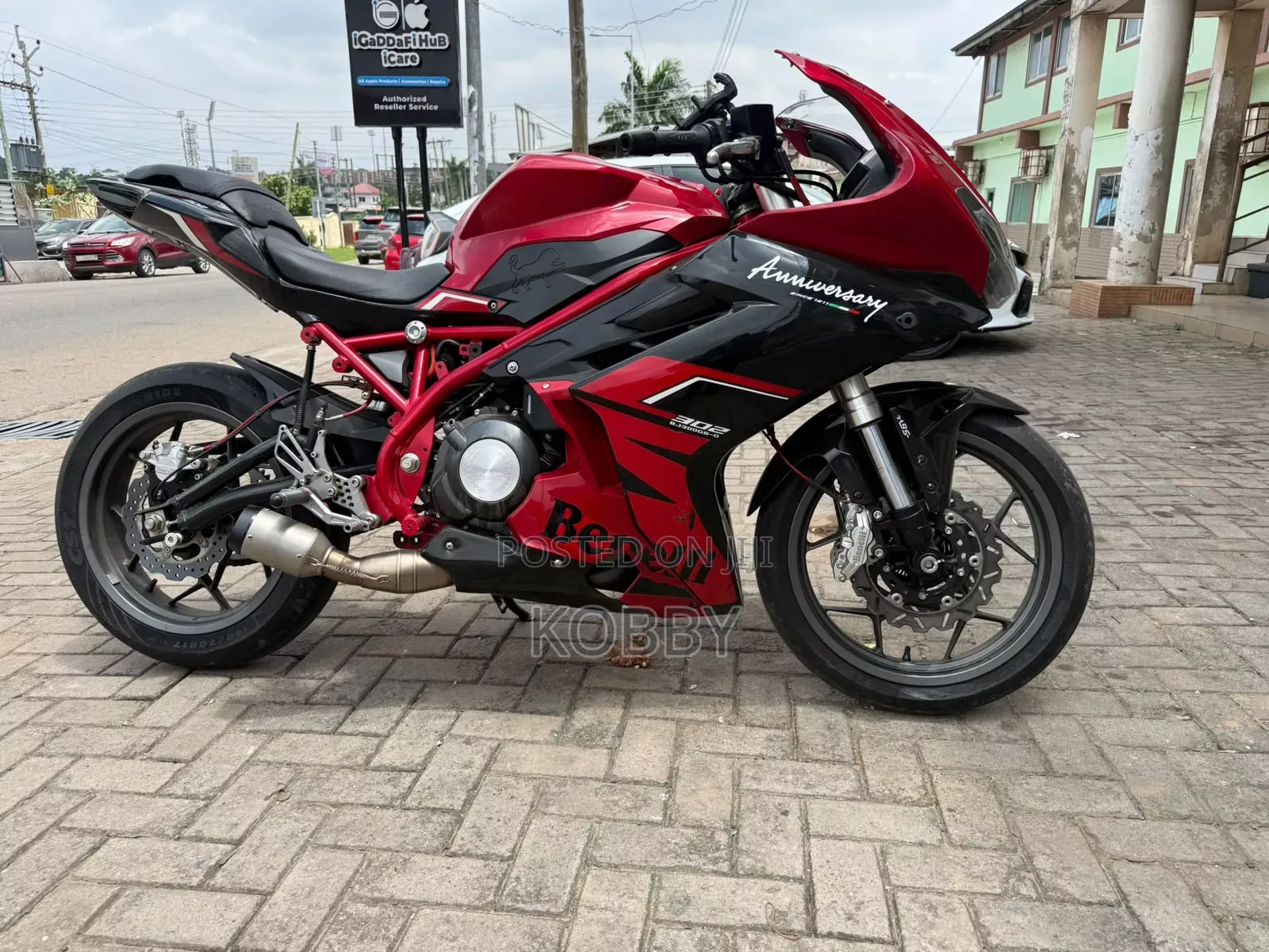 Benelli 2021 Red
