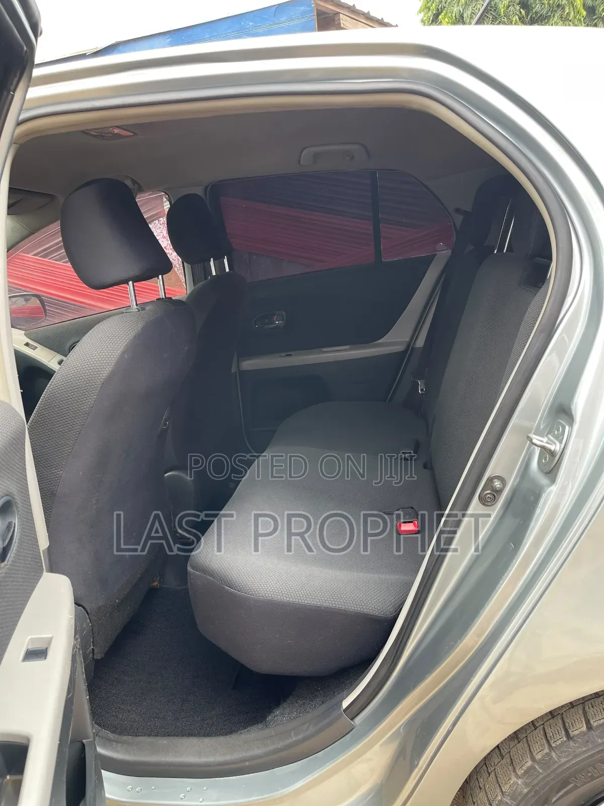 Toyota Vitz 2010 Silver
