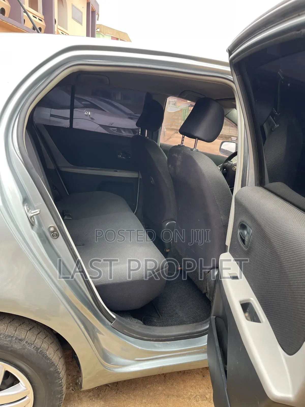 Toyota Vitz 2010 Silver