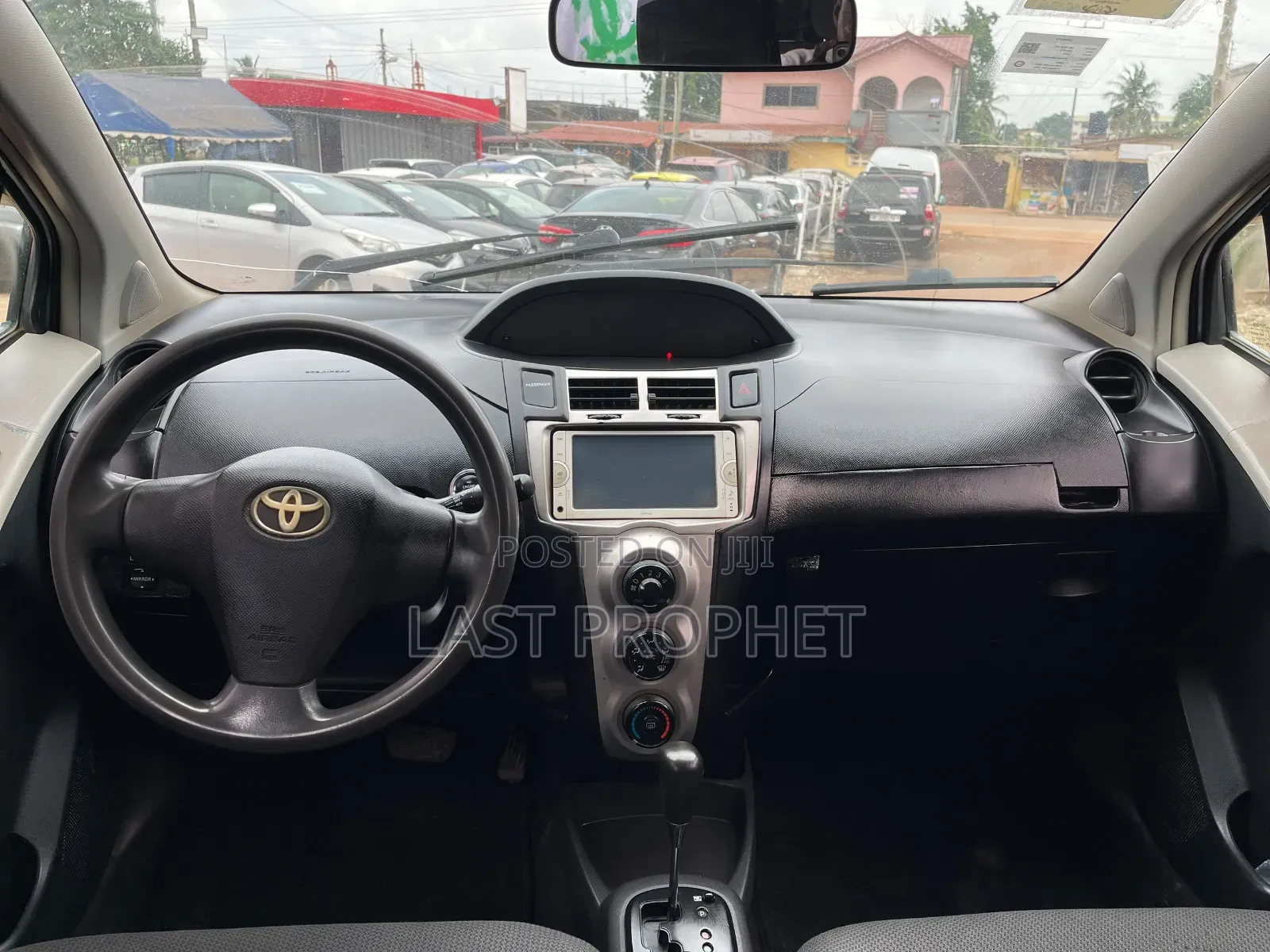 Toyota Vitz 2010 Silver