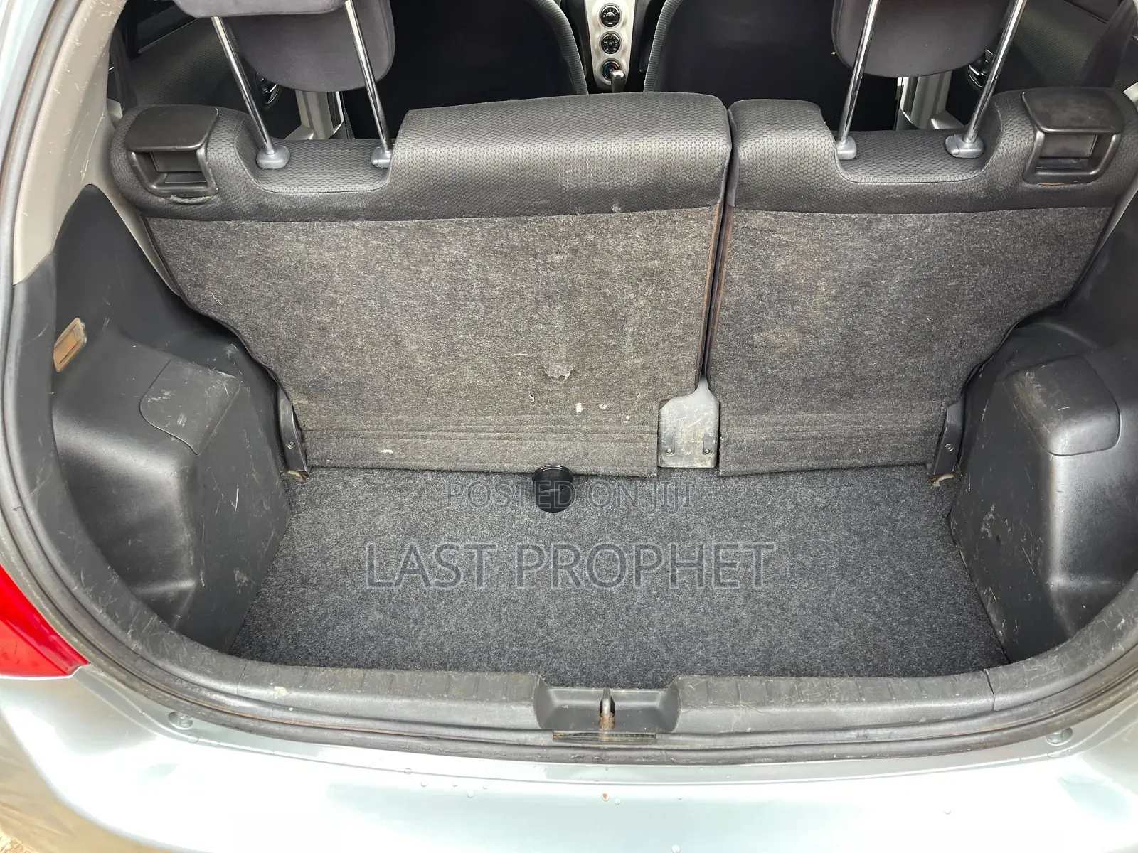 Toyota Vitz 2010 Silver