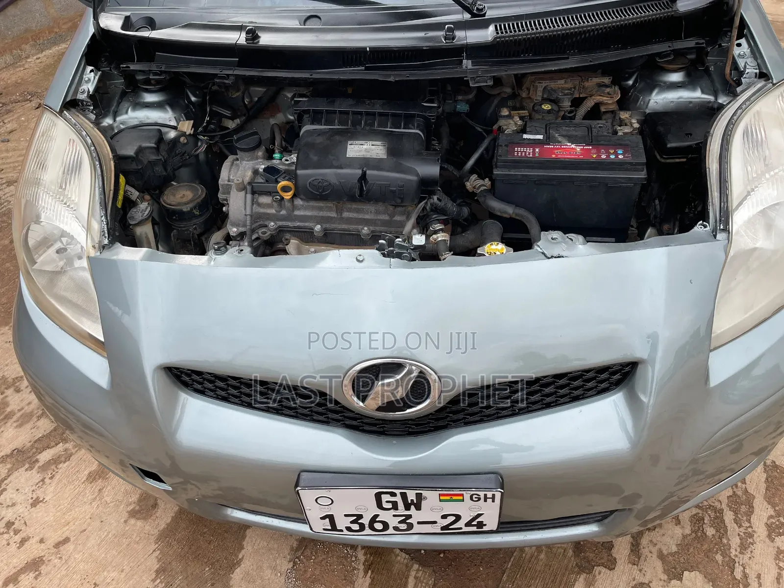 Toyota Vitz 2010 Silver