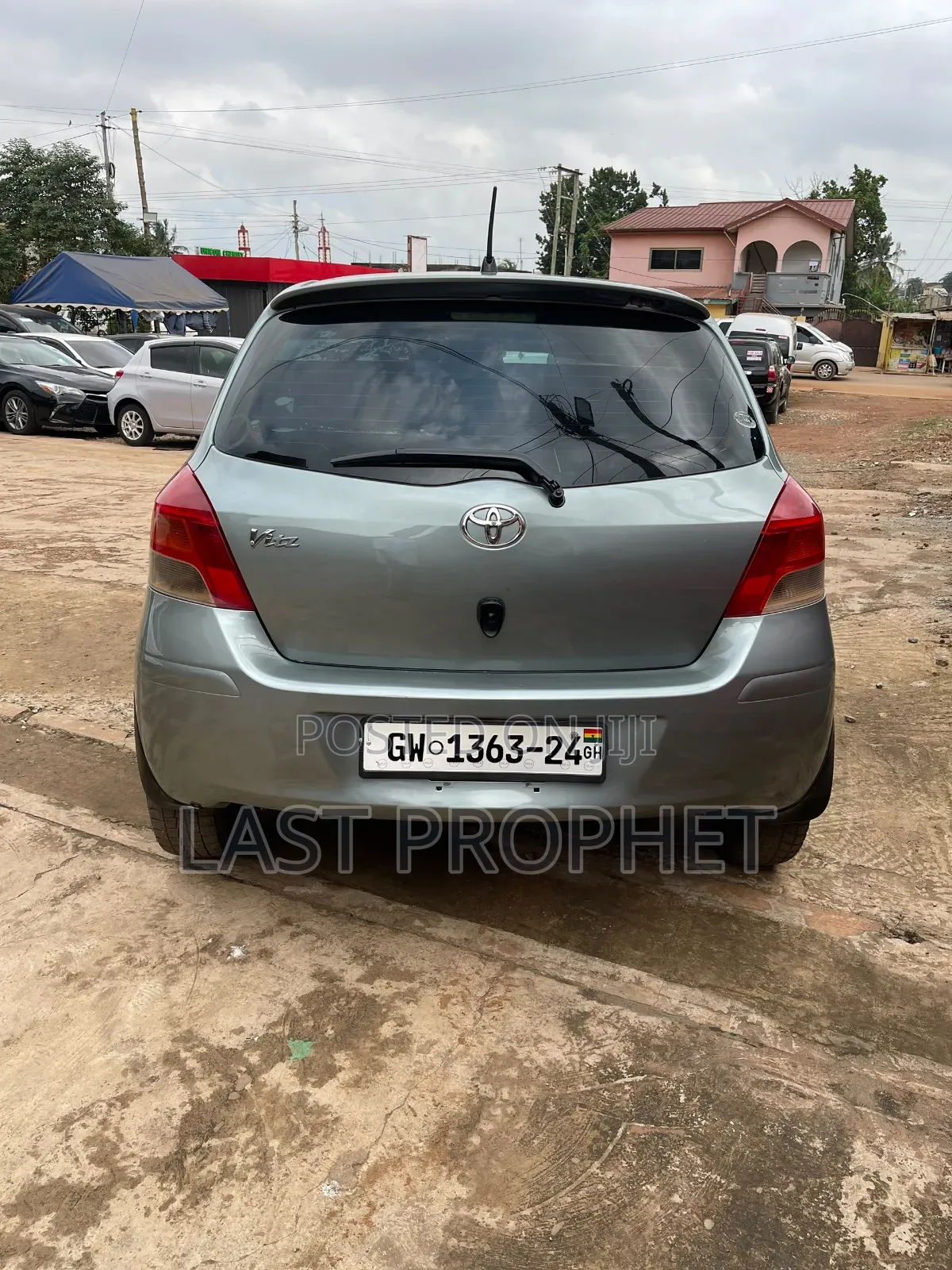 Toyota Vitz 2010 Silver