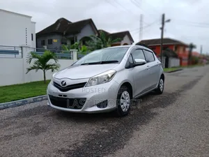Toyota Vitz 2014 Silver