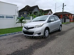 Toyota Vitz 2014 Silver