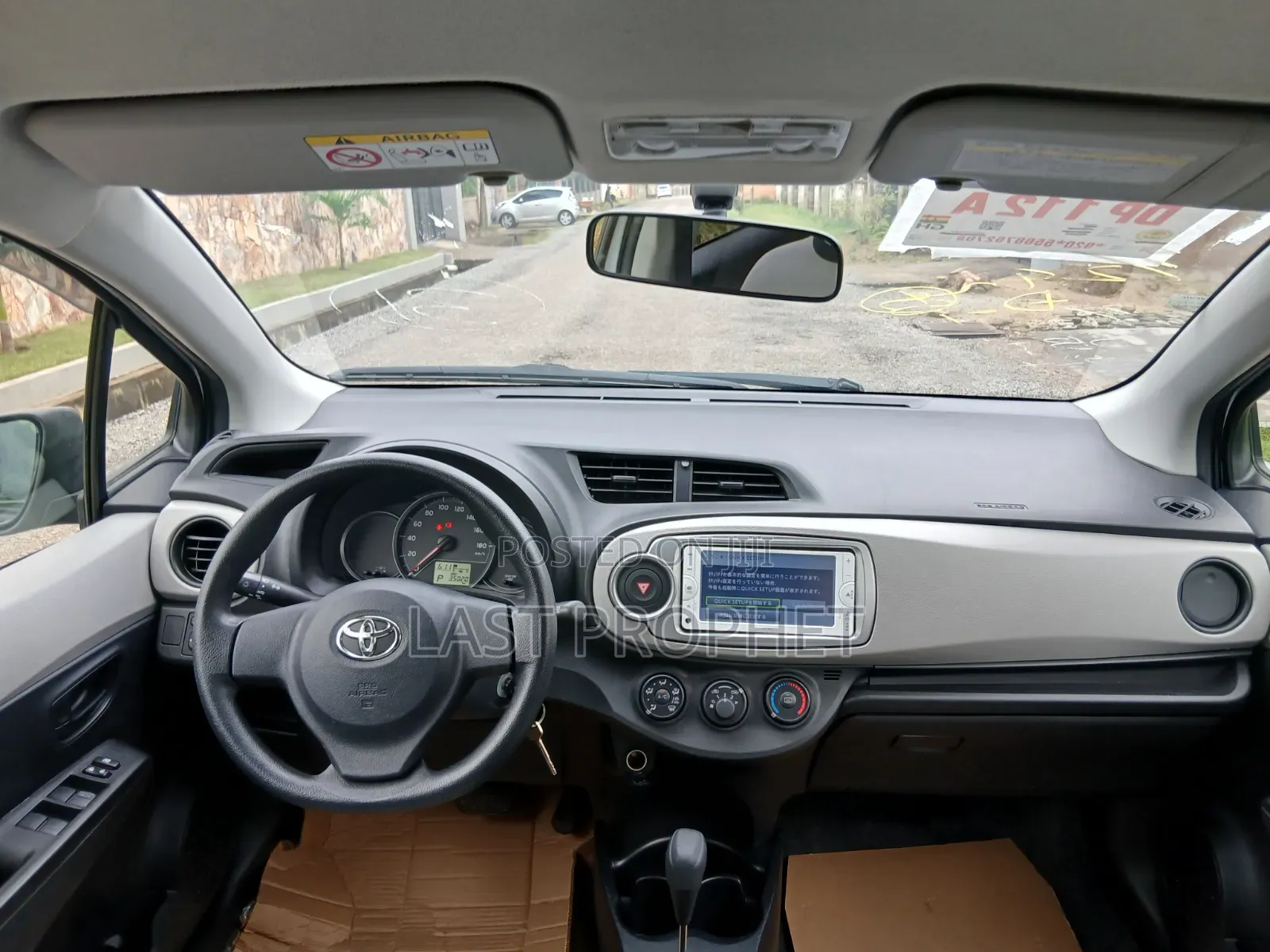 Toyota Vitz 2014 Silver