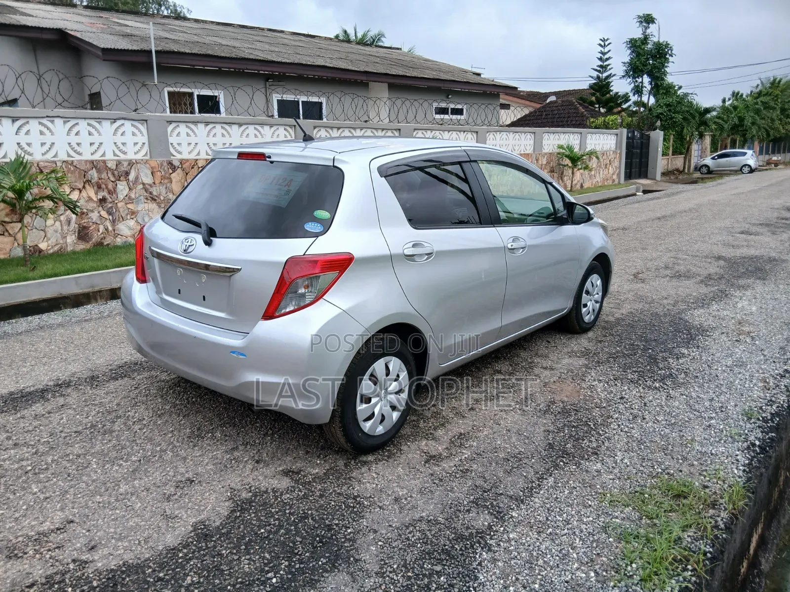 Toyota Vitz 2014 Silver