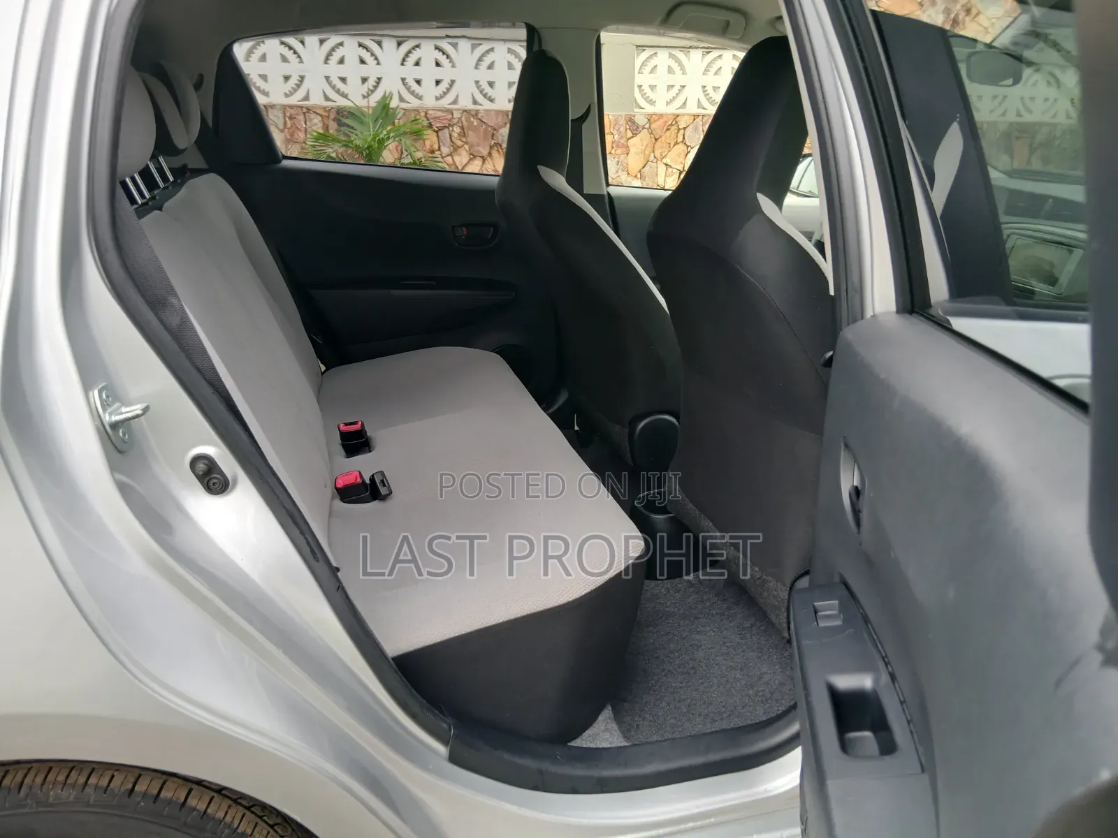 Toyota Vitz 2014 Silver
