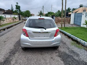 Toyota Vitz 2014 Silver