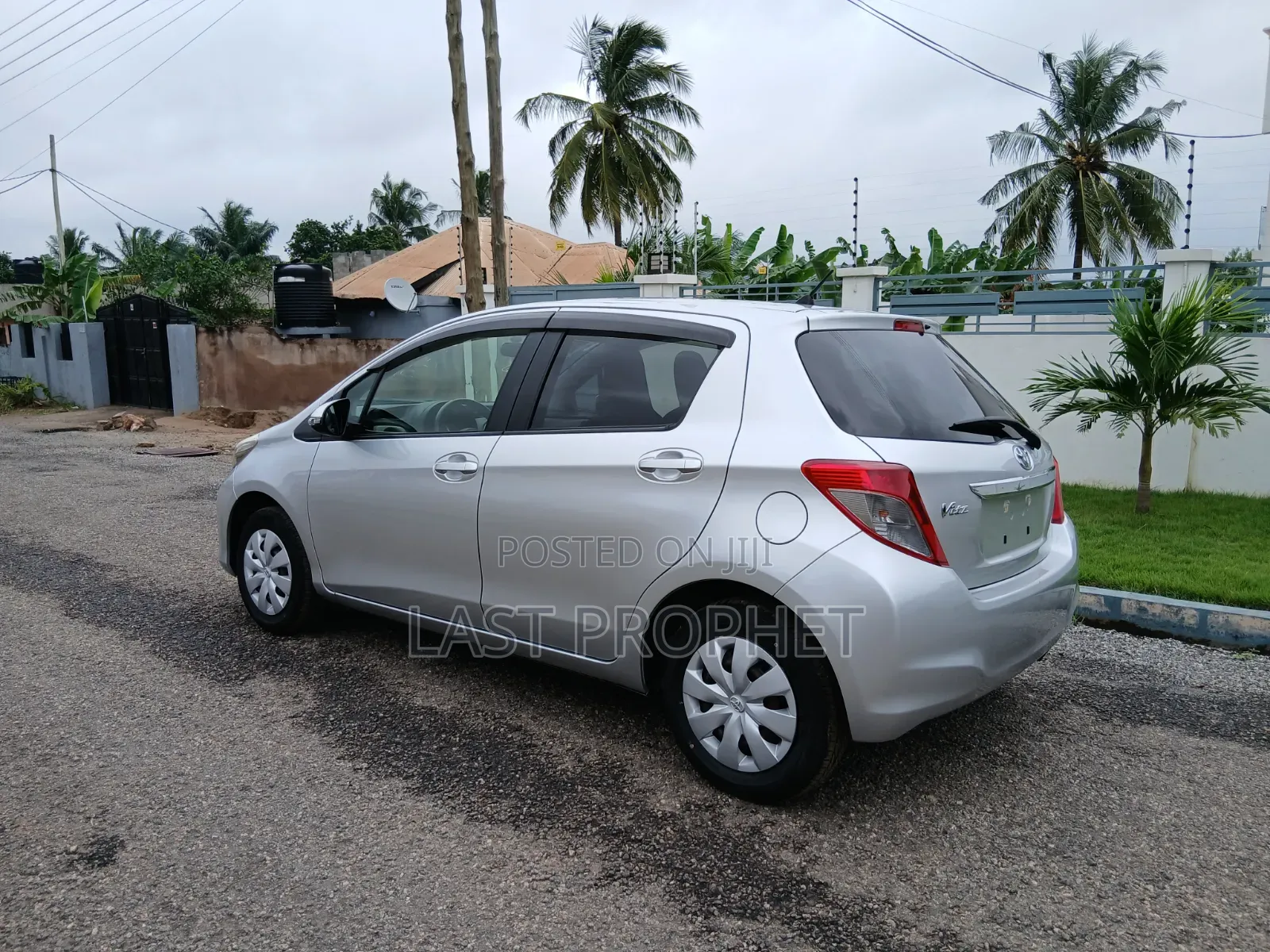 Toyota Vitz 2014 Silver
