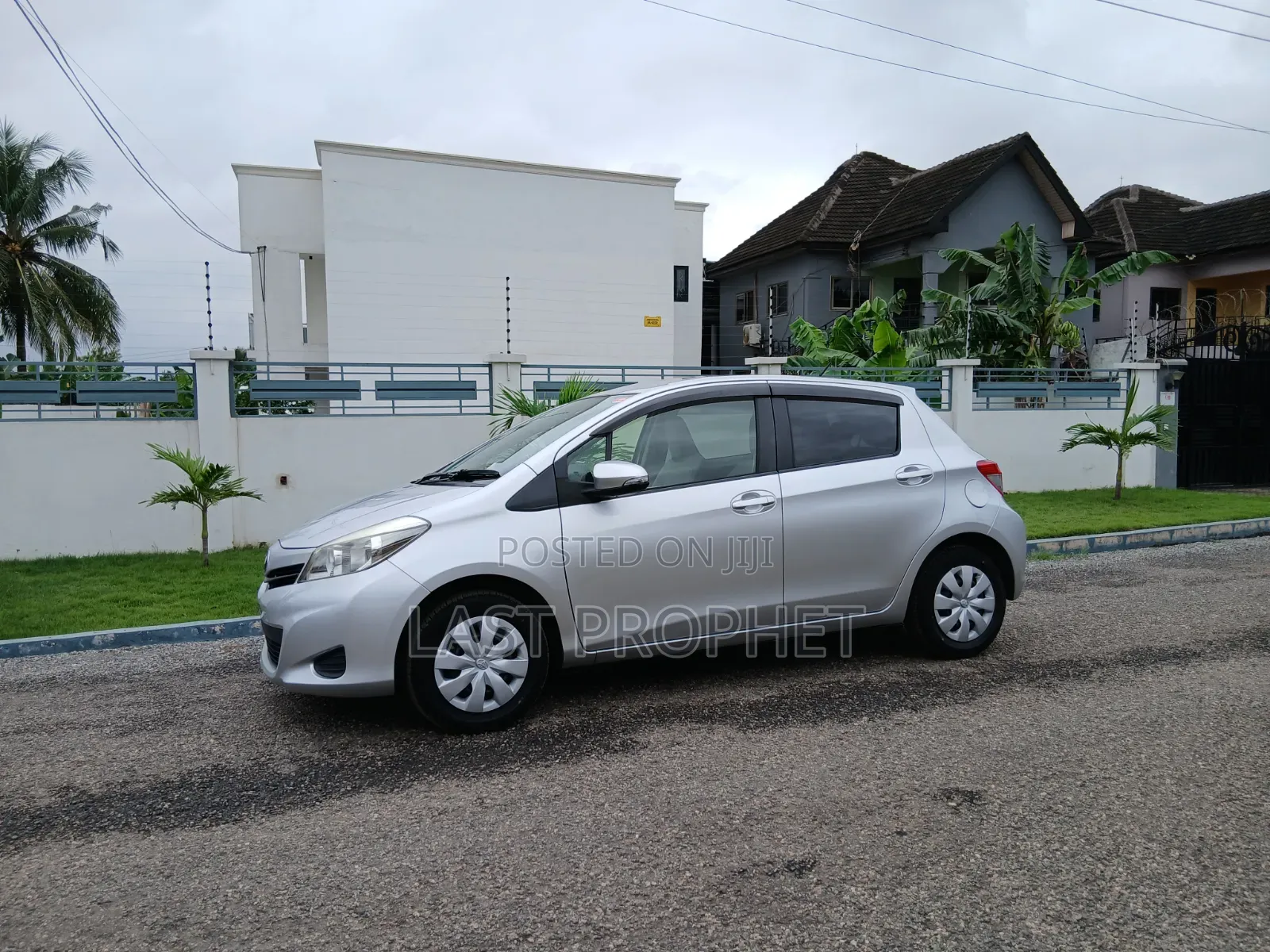 Toyota Vitz 2014 Silver