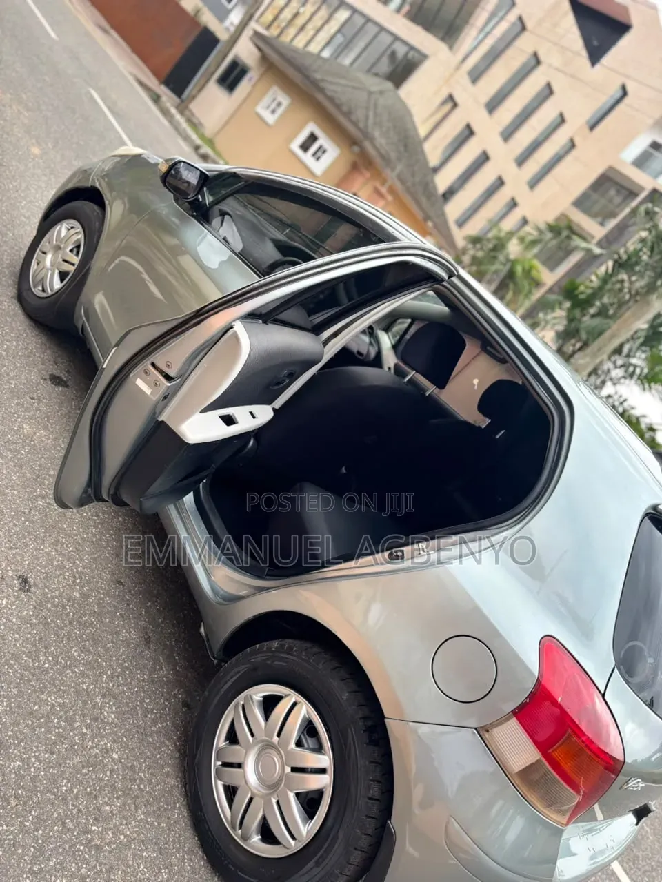 Toyota Vitz 2010 Silver
