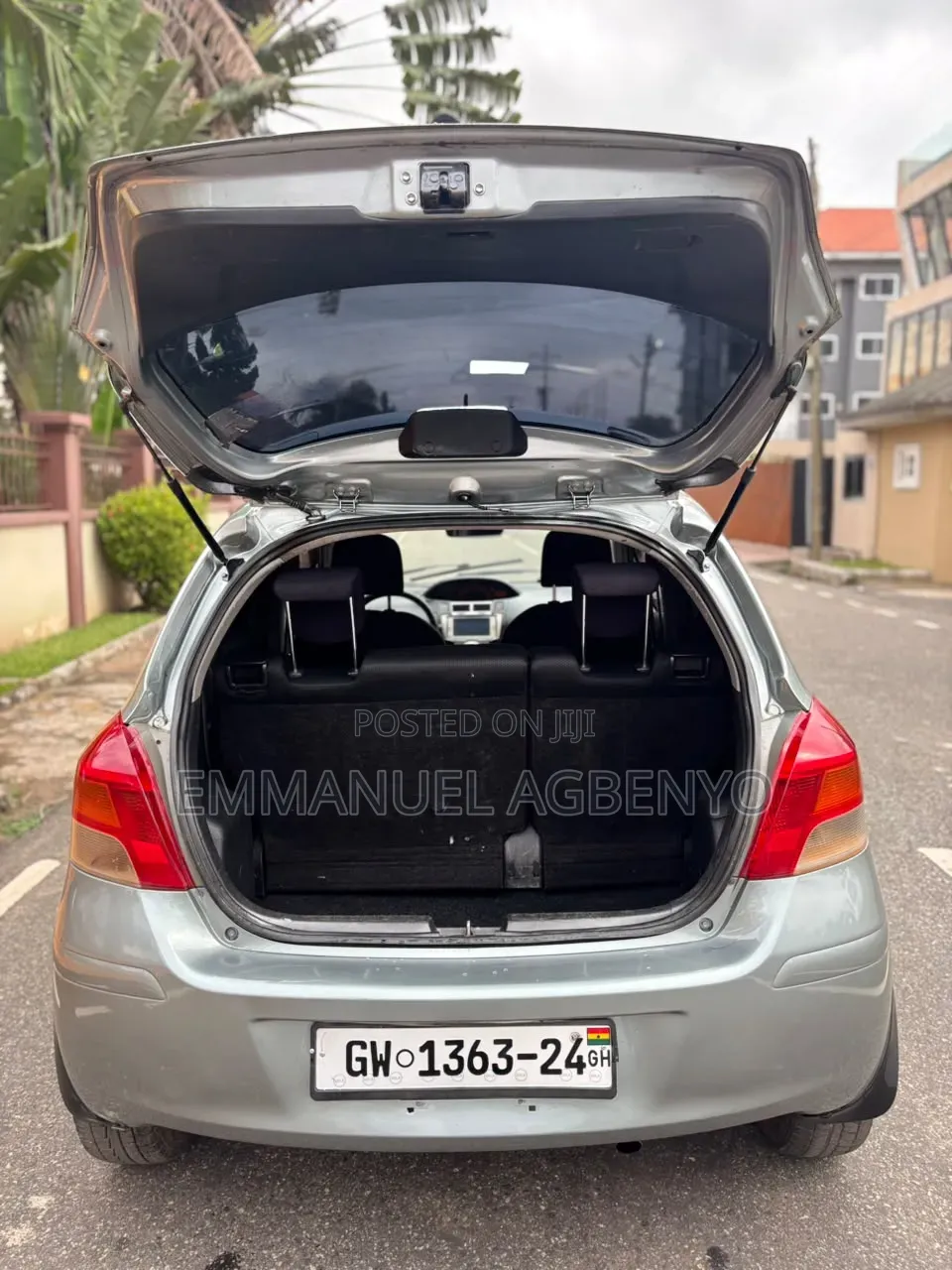 Toyota Vitz 2010 Silver