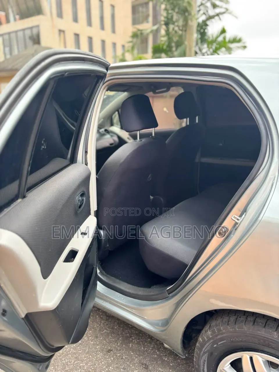 Toyota Vitz 2010 Silver