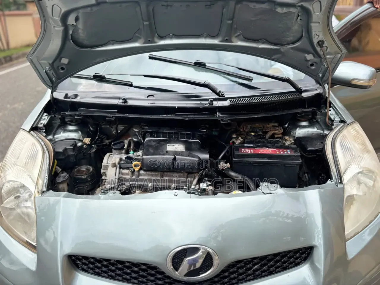 Toyota Vitz 2010 Silver