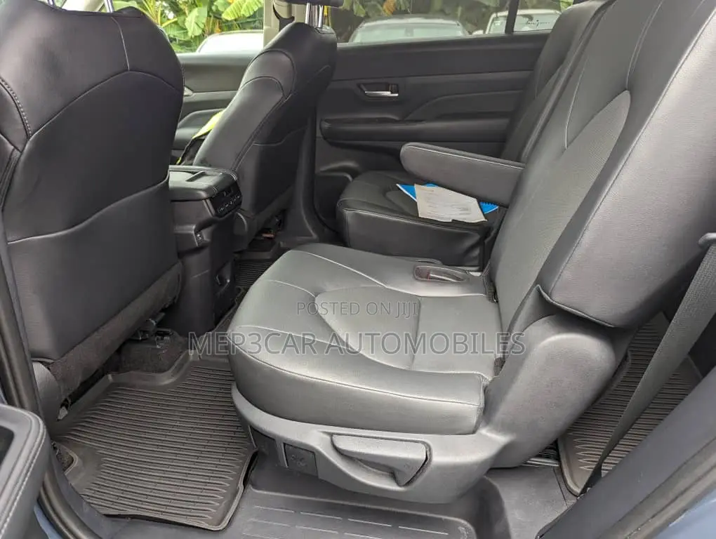 Toyota Grand Highlander XLE AWD 2024 Blue