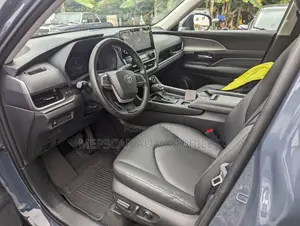 Toyota Grand Highlander XLE AWD 2024 Blue