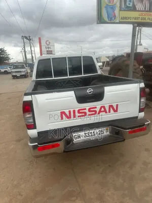 Nissan Hardbody 2010 White