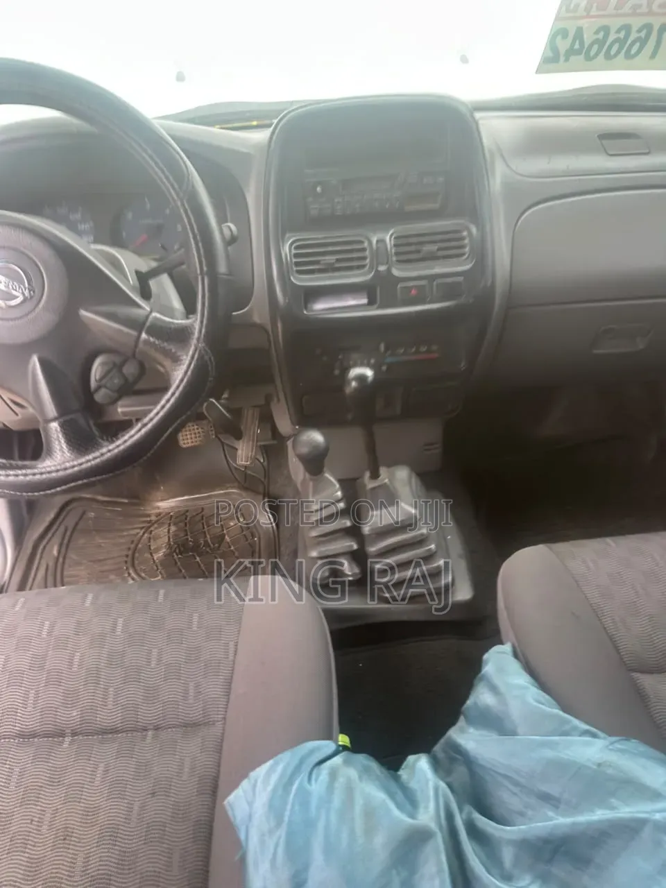 Nissan Hardbody 2010 White