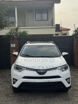 Toyota RAV4 XLE 4dr SUV AWD (2.5L 4cyl 6A) 2018 White