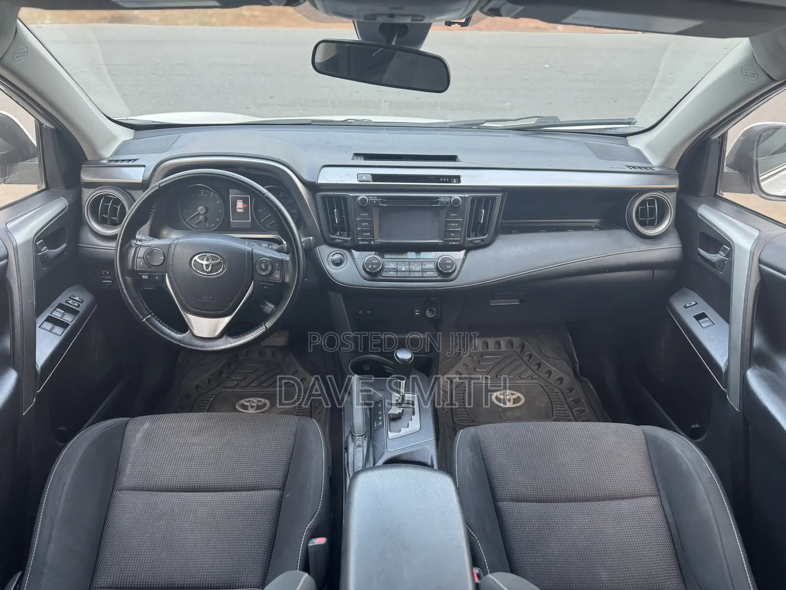 Toyota RAV4 XLE 4dr SUV AWD (2.5L 4cyl 6A) 2018 White