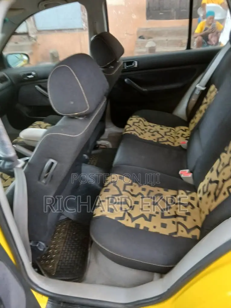 Volkswagen Golf 2.0 GL 5-Door 2002 Yellow