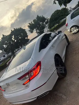 Honda Accord Touring 2.0T 2018 White