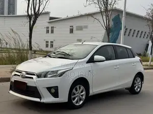 Toyota Yaris L Hatchback 5dr 2014 White