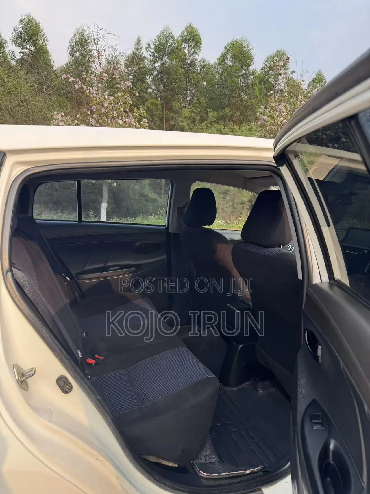 Toyota Yaris L Hatchback 5dr 2014 White