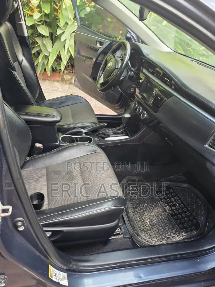 Toyota Corolla L 4dr Sedan (1.8L 4cyl 6M) 2015