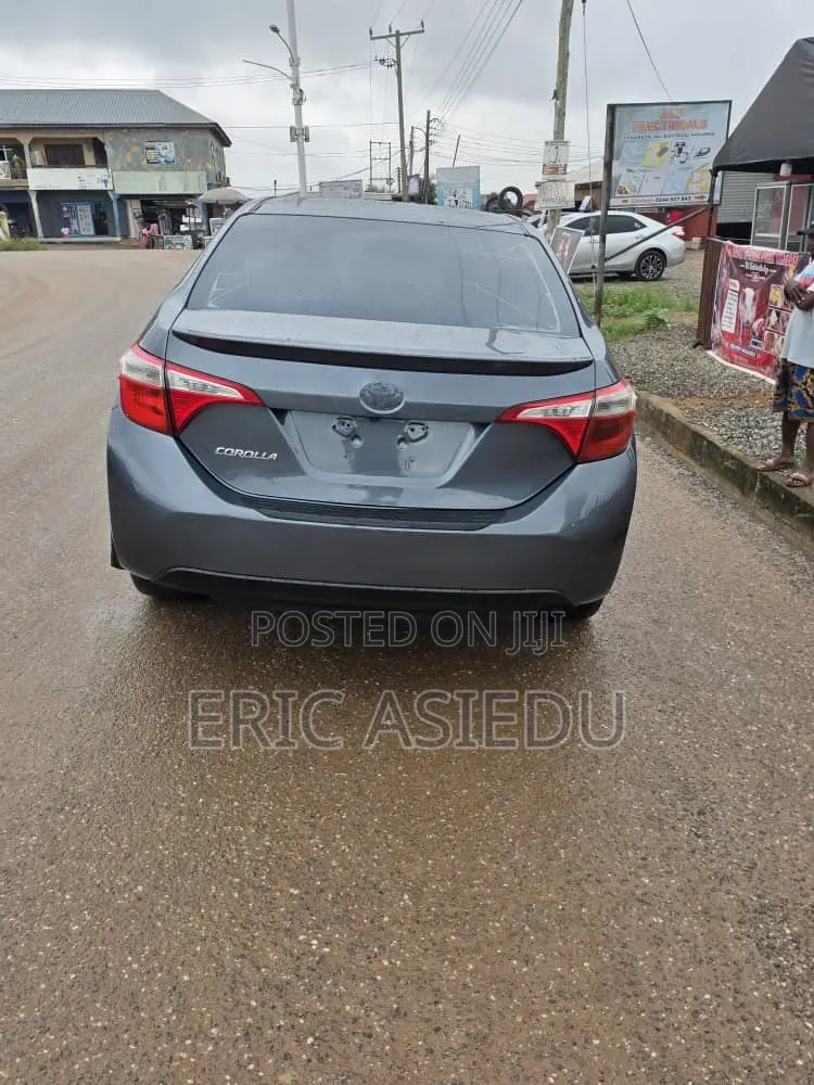 Toyota Corolla L 4dr Sedan (1.8L 4cyl 6M) 2015