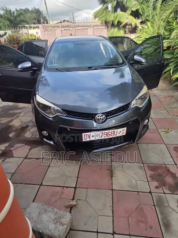 Toyota Corolla L 4dr Sedan (1.8L 4cyl 6M) 2015