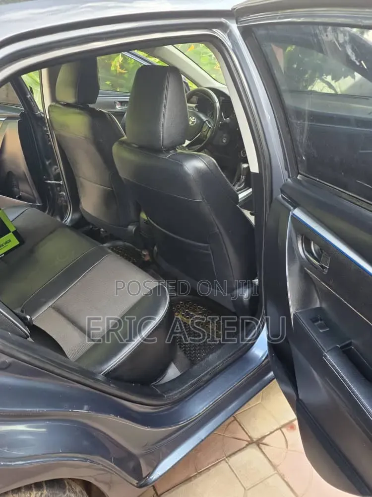 Toyota Corolla L 4dr Sedan (1.8L 4cyl 6M) 2015