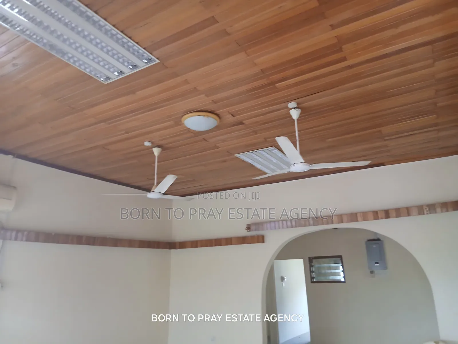 3bdrm House in Born To Pray Estate, Ejisu-Juaben Municipal for rent