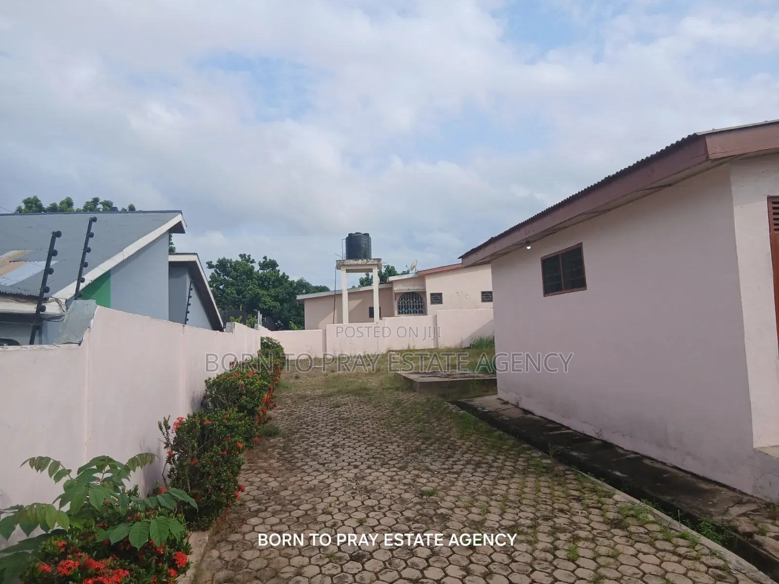 3bdrm House in Born To Pray Estate, Ejisu-Juaben Municipal for rent