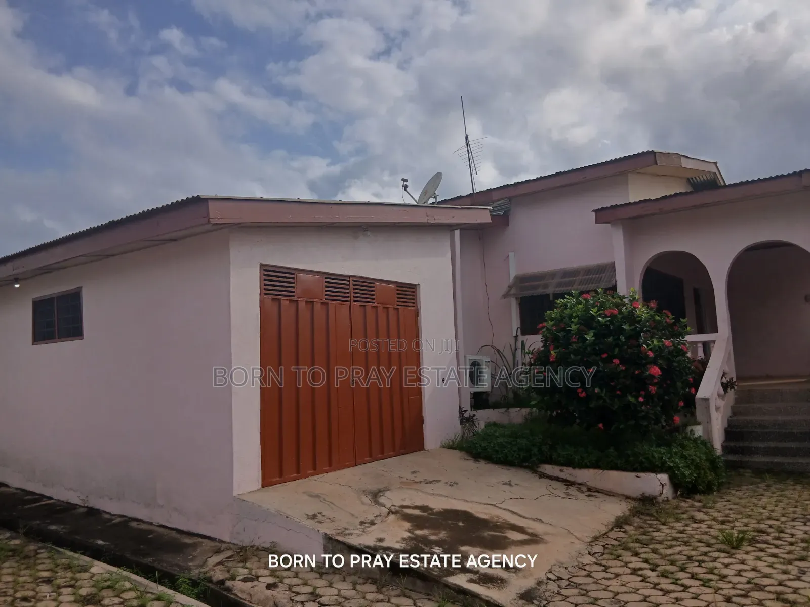 3bdrm House in Born To Pray Estate, Ejisu-Juaben Municipal for rent