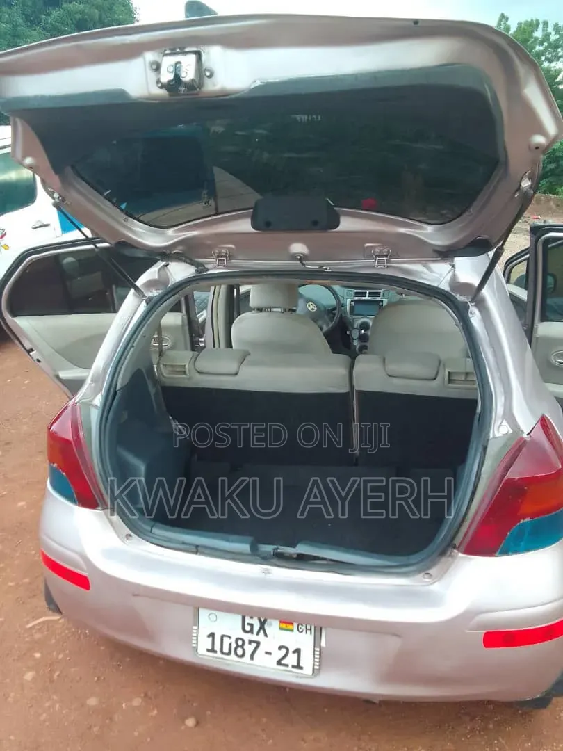 Toyota Vitz 2010 Beige