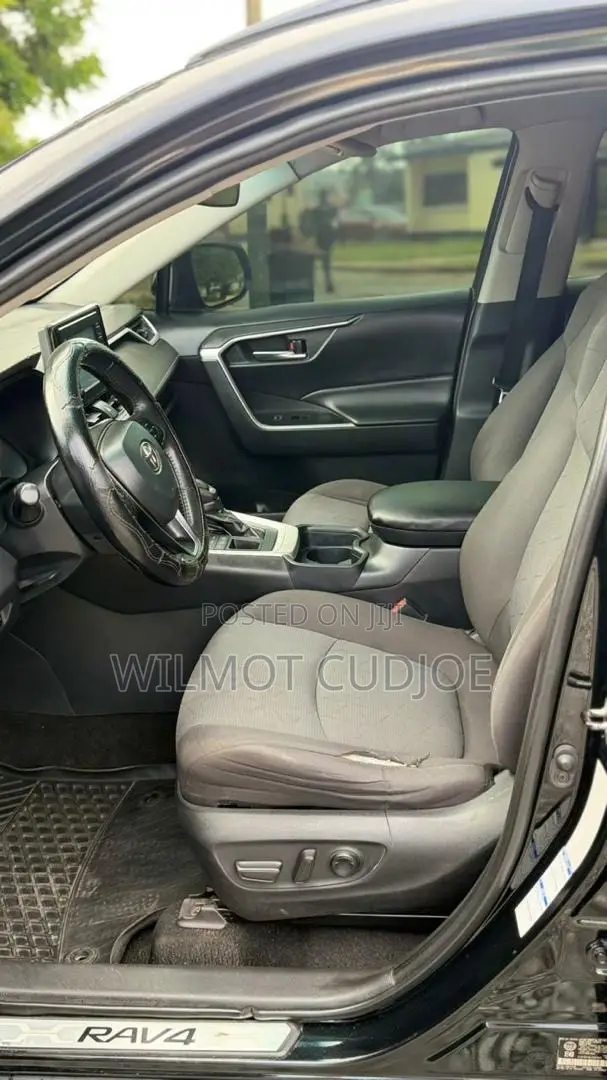 Toyota RAV4 XLE AWD 2020 Black