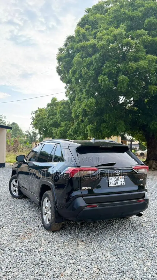 Toyota RAV4 XLE AWD 2020 Black