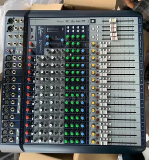 Soundcraft Signature 16 Compact Analog Mixer