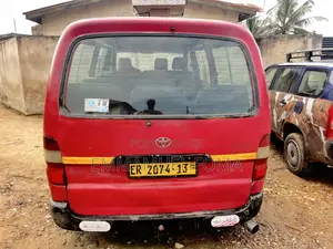 Toyota HiAce 2013 Red