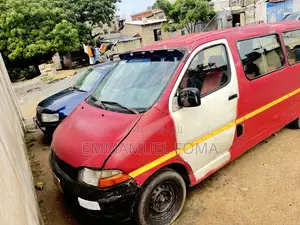 Toyota HiAce 2013 Red