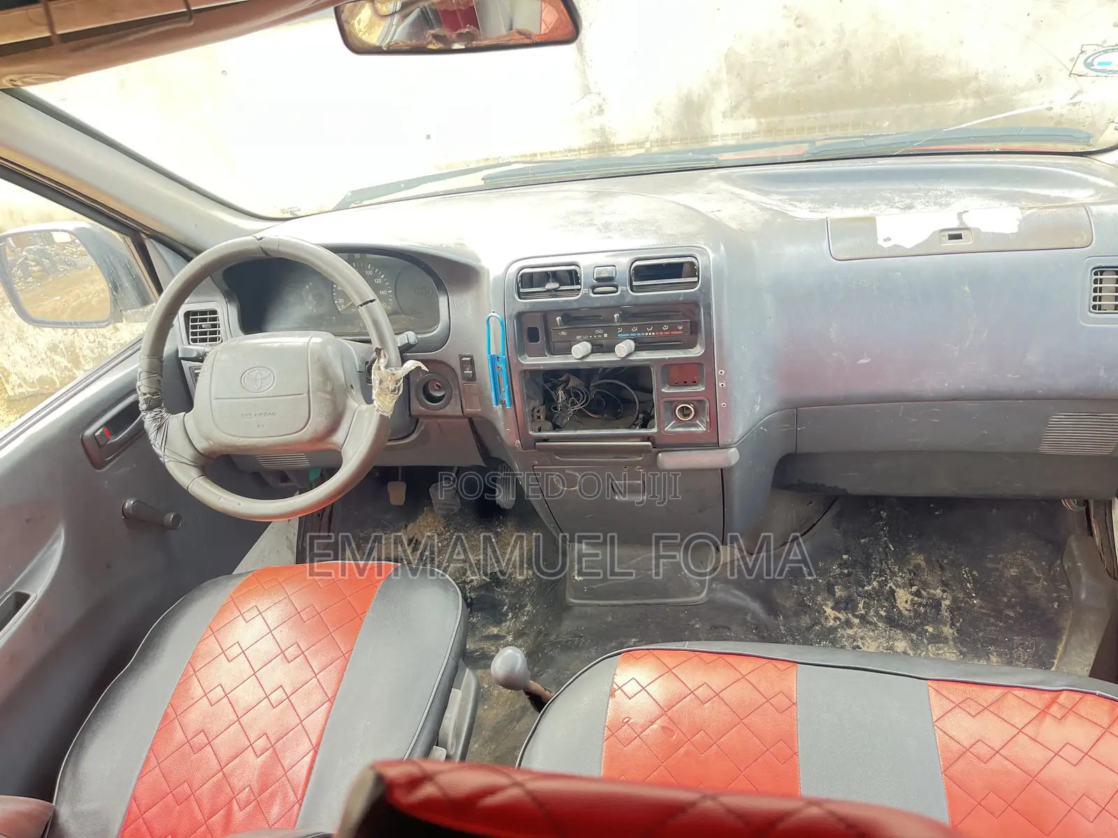 Toyota HiAce 2013 Red